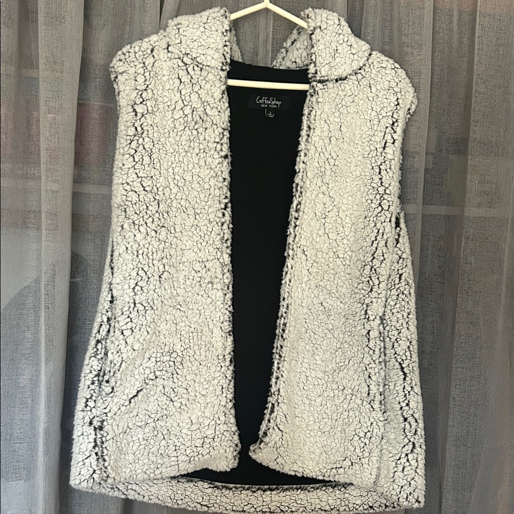 Coffee shop White Sherpa Vest